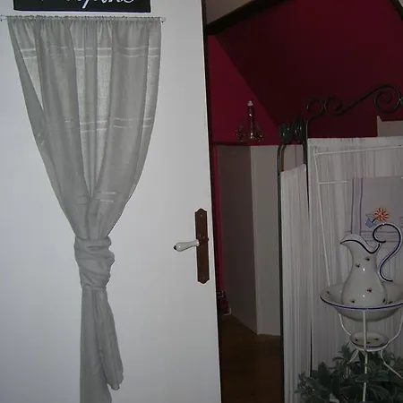 Entre Bois Et Pres Bed & Breakfast 3*